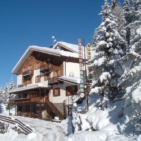 Albergo Pineta Gerola Alta Bagian luar foto