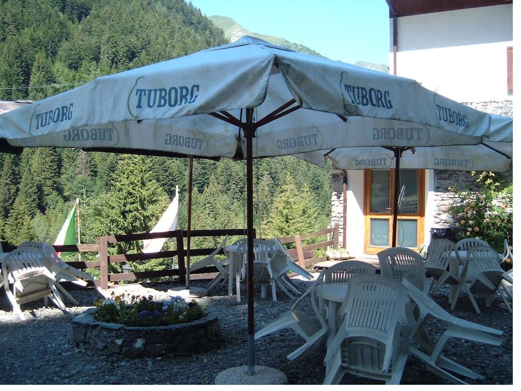 Albergo Pineta Gerola Alta Bagian luar foto