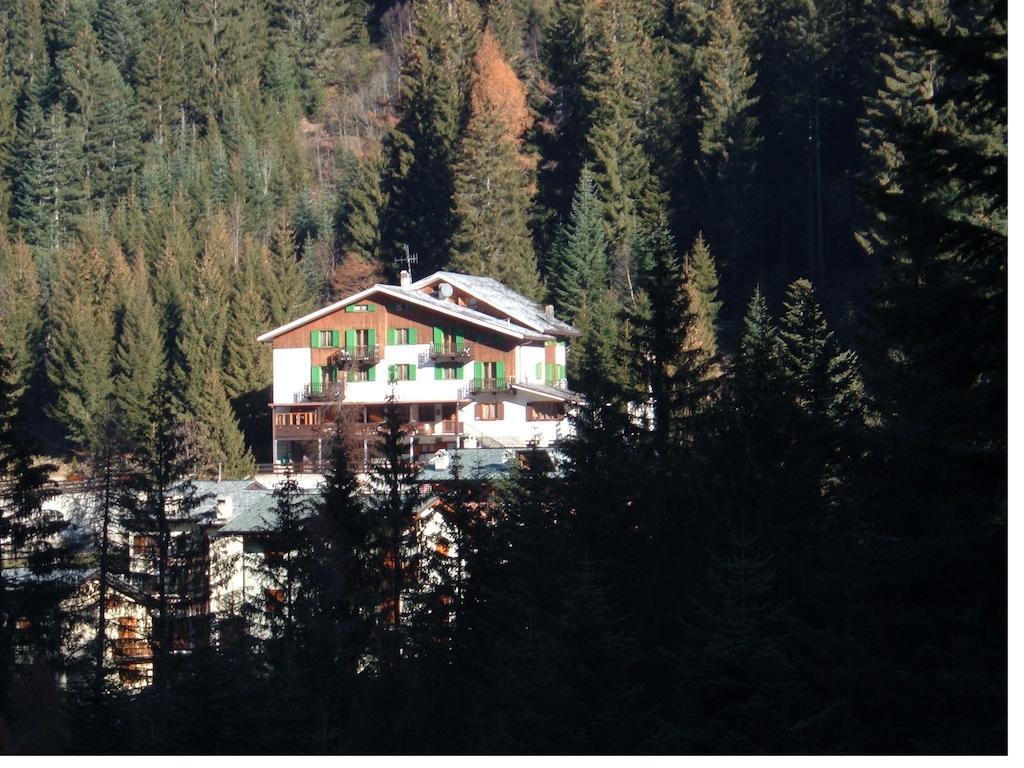 Albergo Pineta Gerola Alta Bagian luar foto