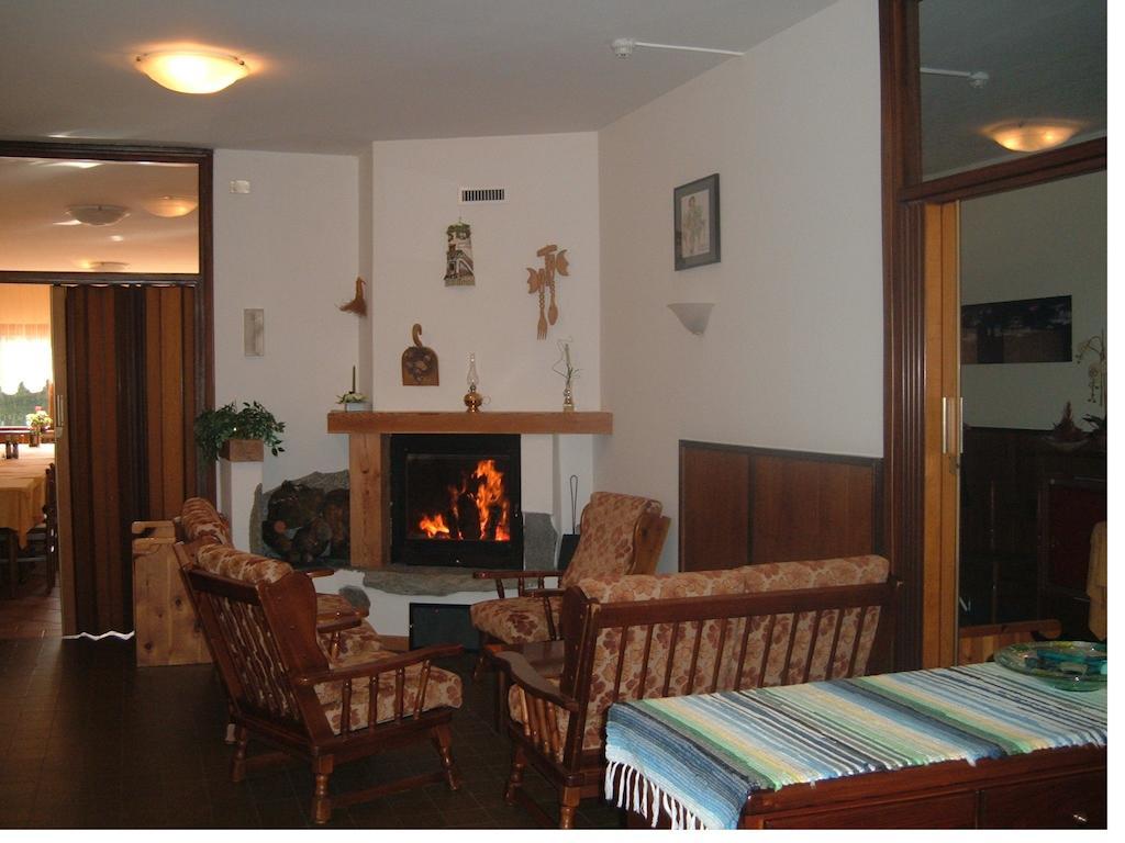 Albergo Pineta Gerola Alta Bagian luar foto