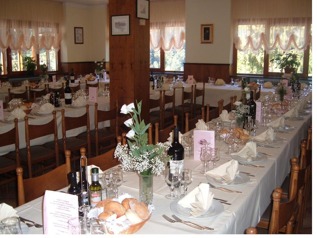 Albergo Pineta Gerola Alta Bagian luar foto