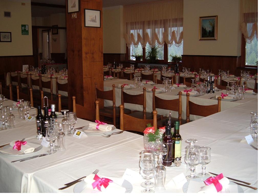 Albergo Pineta Gerola Alta Bagian luar foto